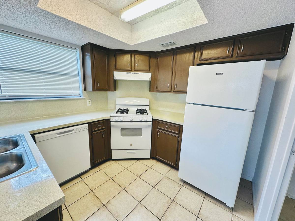 Apartment for rent at 1000 & 1002 Ridgemont St, Round Rock, TX 78664
