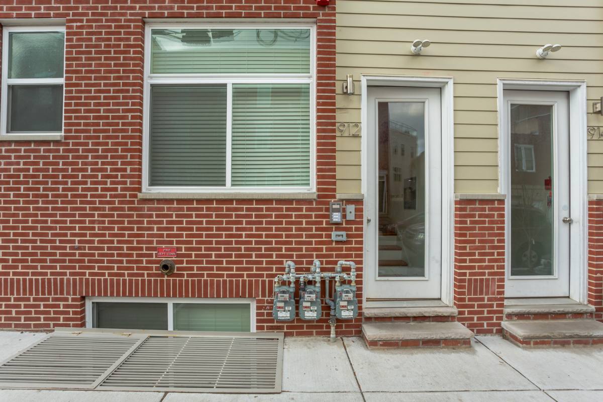Apartment for rent at 912 N 19th St, Philadelphia, PA 19130