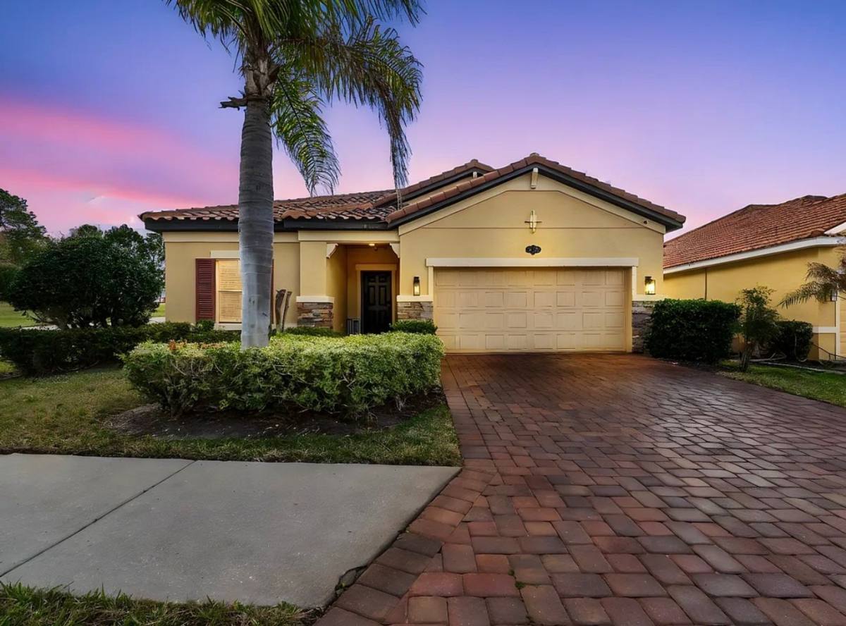 House for rent at 3987 Sunset Lake Dr, Lakeland, FL 33810