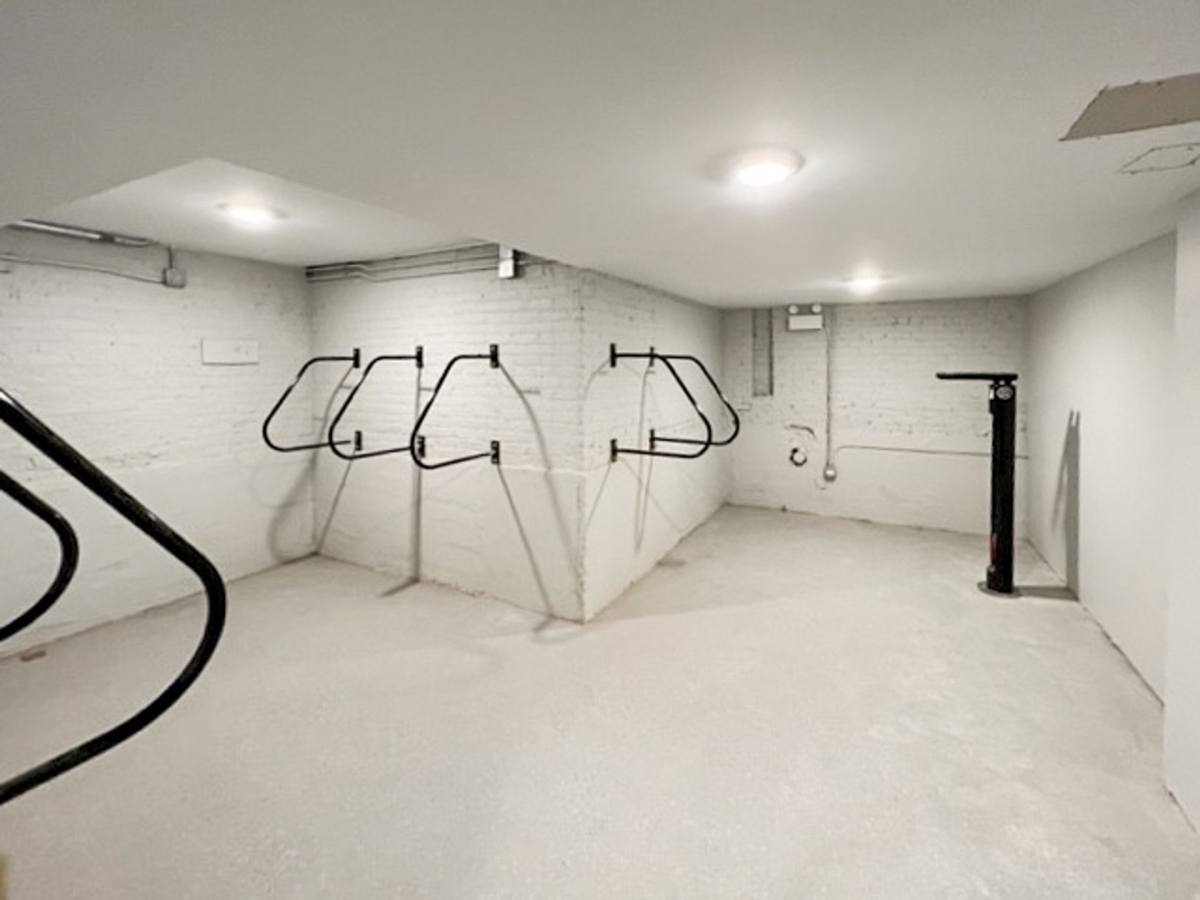 Apartment for rent at 2020 W Montrose Ave, Chicago, IL 60618