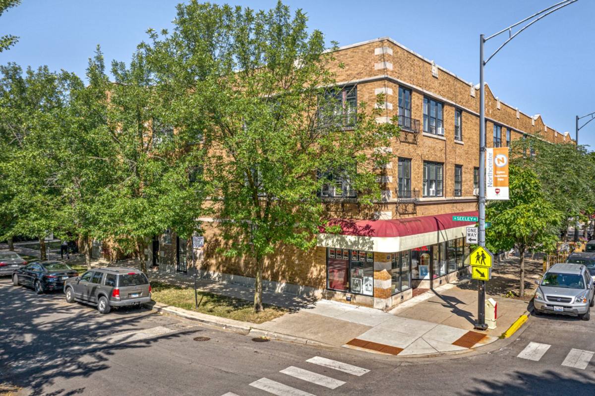 Apartment for rent at 2020 W Montrose Ave, Chicago, IL 60618