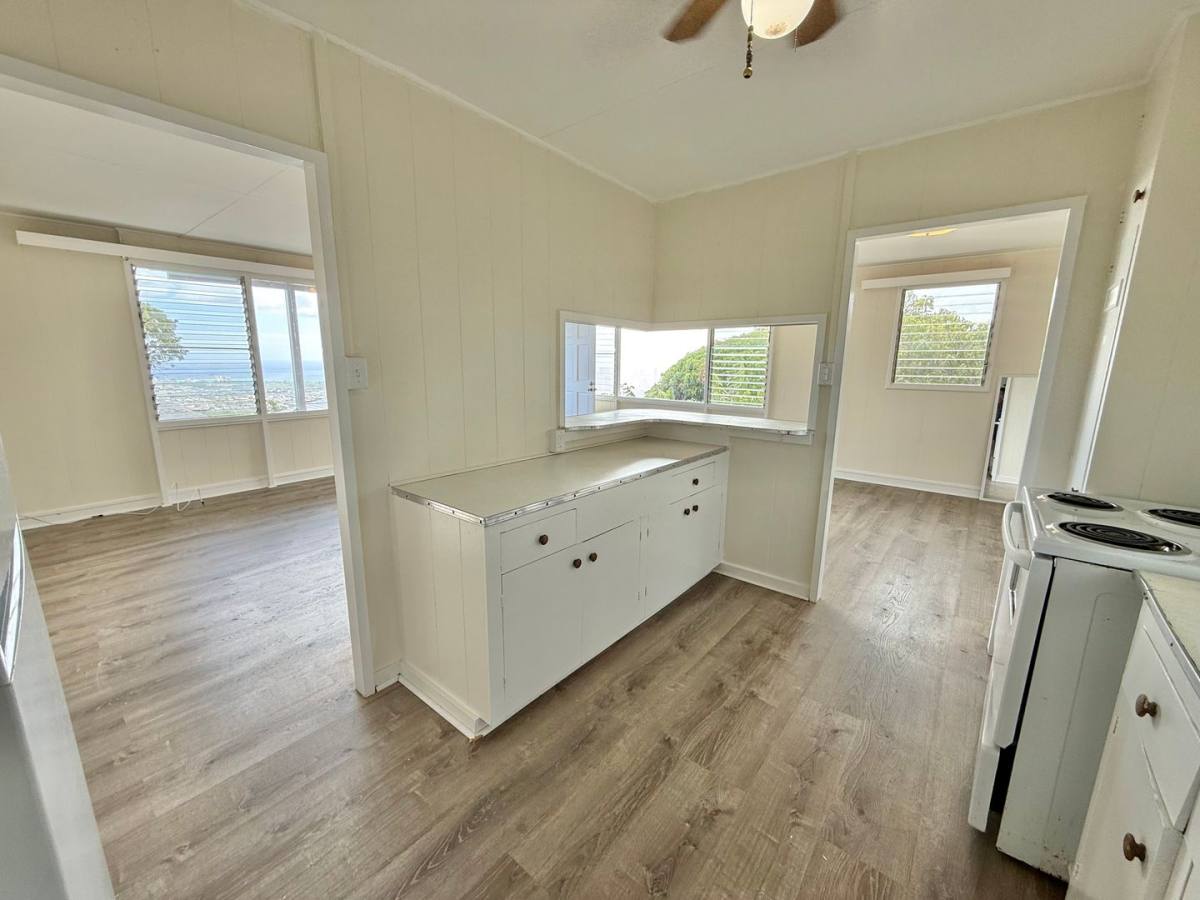 Apartment for rent at 3670 Hilo Place, Honolulu, HI 96816