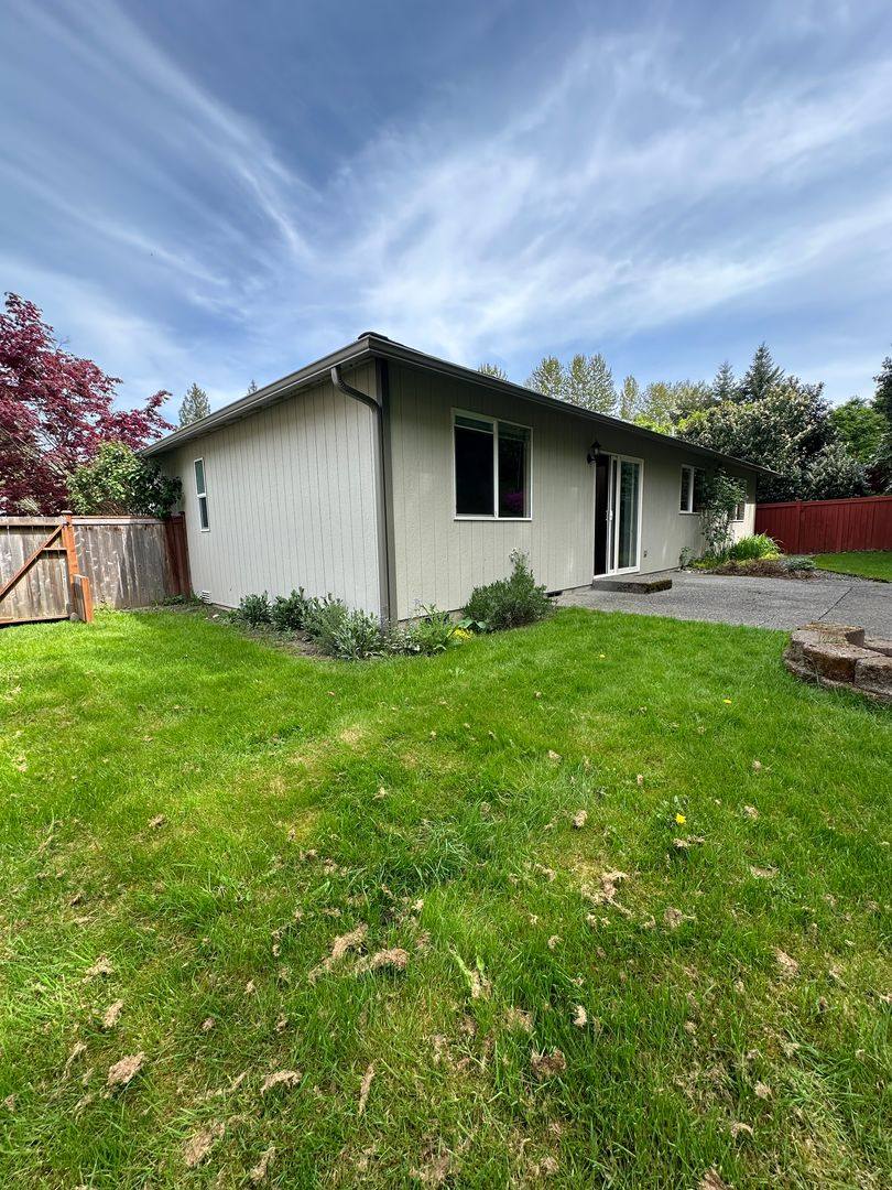 House for rent at 408 Saratoga St, Granite Falls, WA 98252