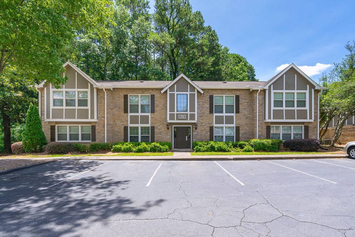 Townhouse for rent at 3340 Lansbury Village Dr, Atlanta, GA 30341