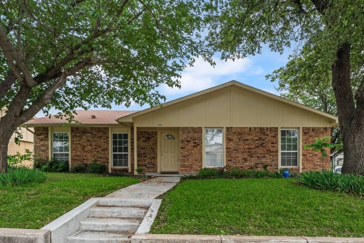 House for rent at 5801 Redwood Lane, Rowlett, TX 75089