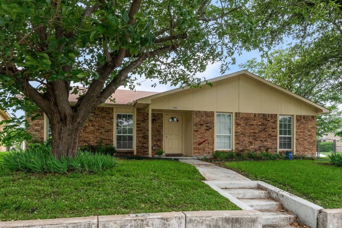 House for rent at 5801 Redwood Lane, Rowlett, TX 75089