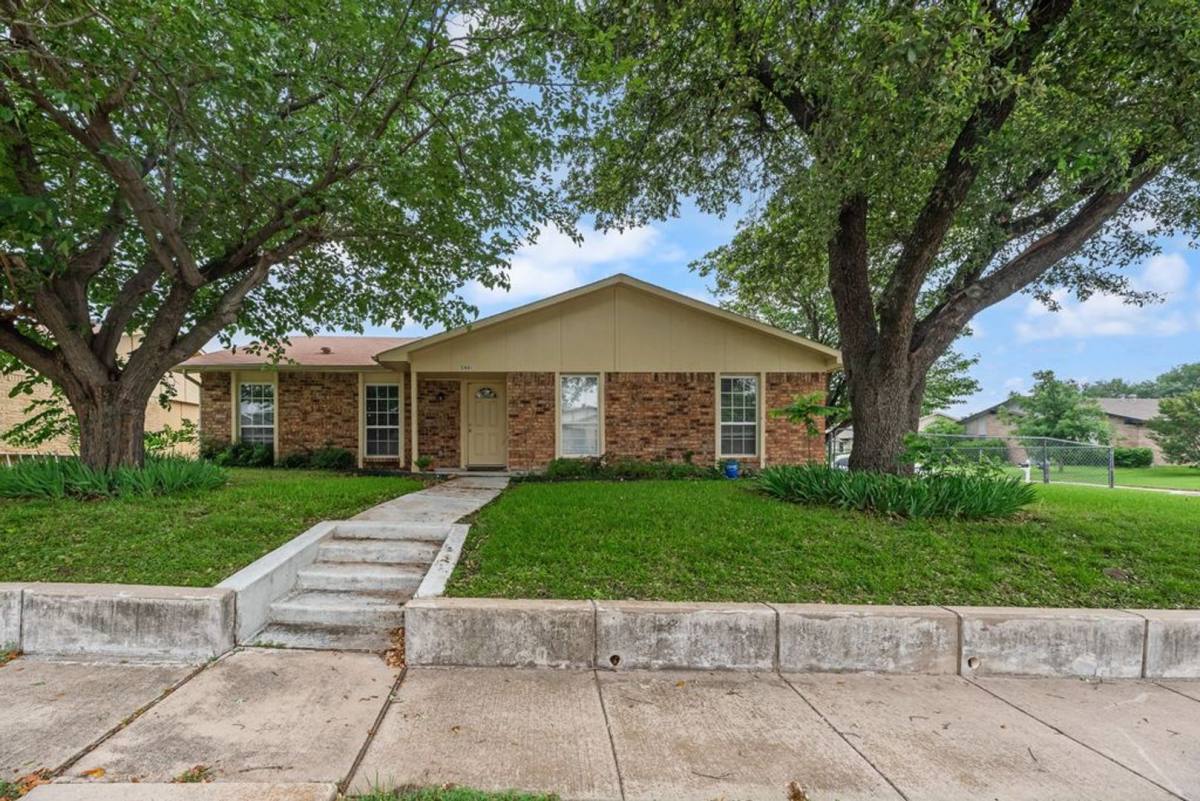 House for rent at 5801 Redwood Lane, Rowlett, TX 75089