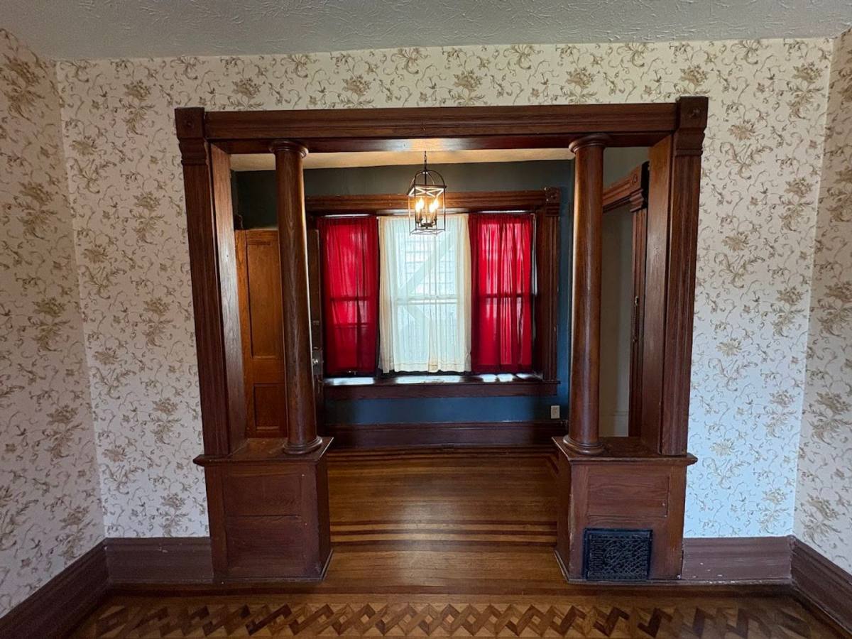 Apartment for rent at 532 Crosby St, Akron, OH 44302