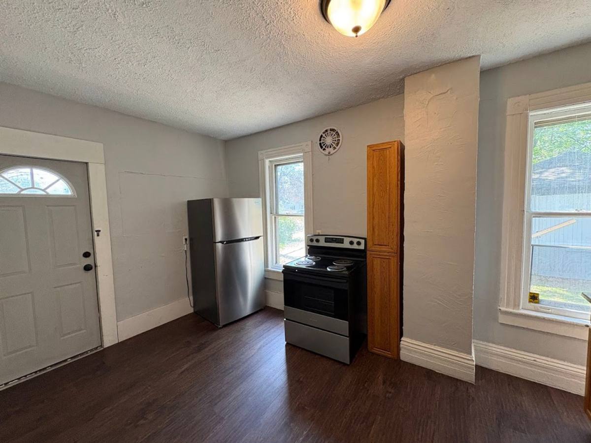 Apartment for rent at 532 Crosby St, Akron, OH 44302