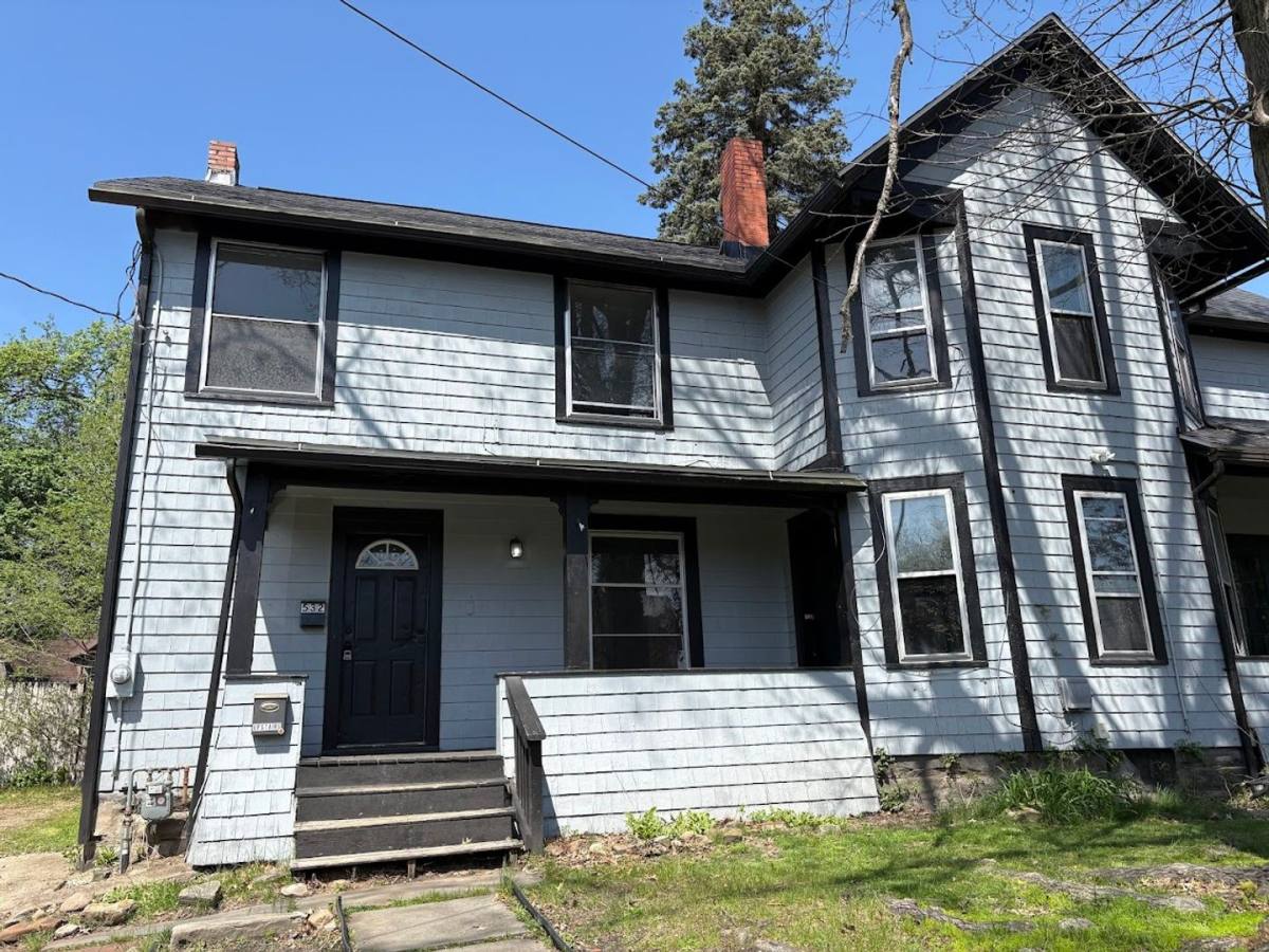 Apartment for rent at 532 Crosby St, Akron, OH 44302