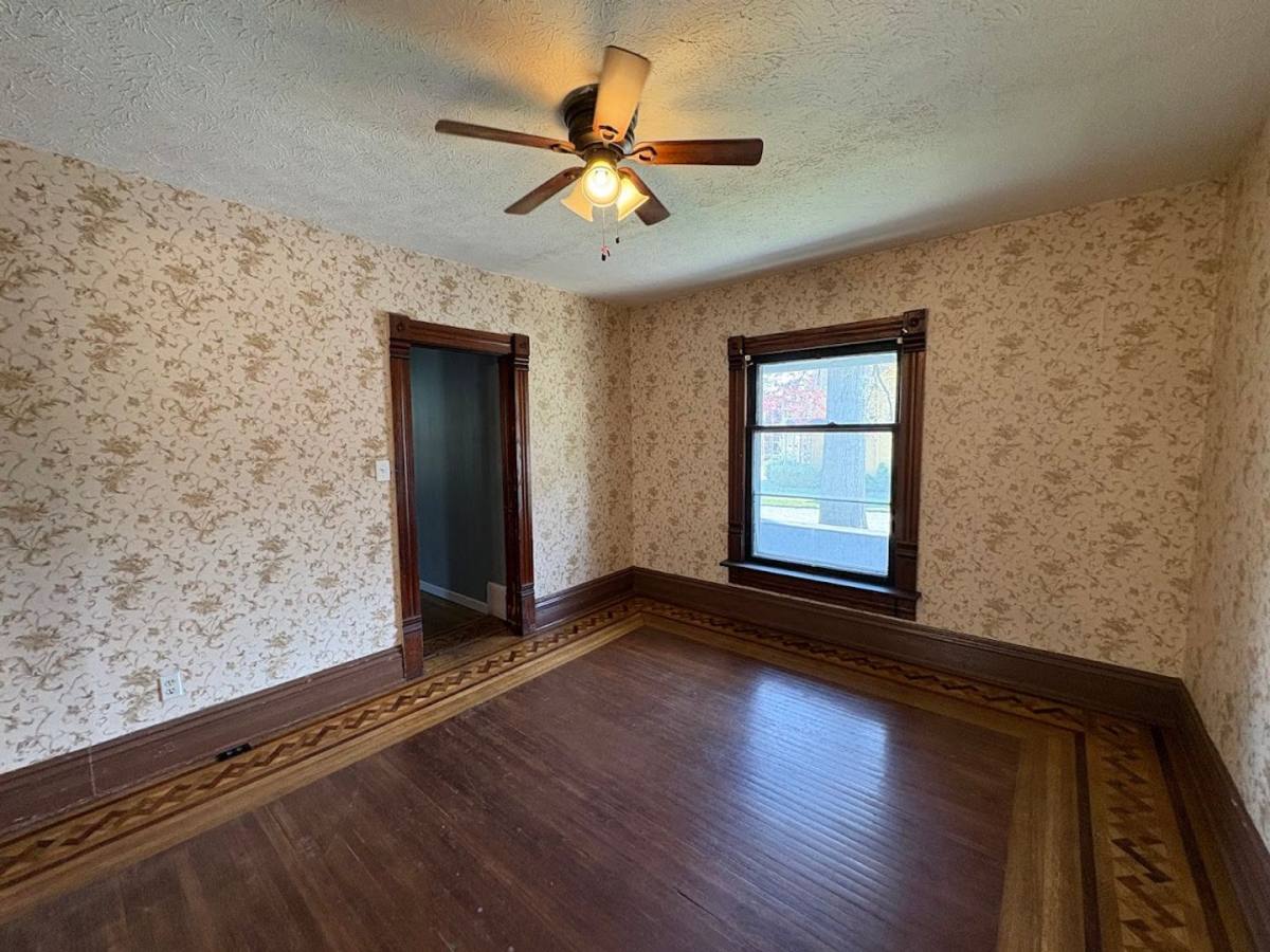 Apartment for rent at 532 Crosby St, Akron, OH 44302