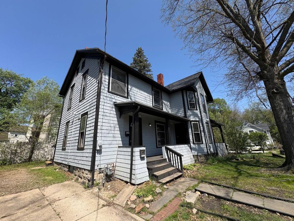 Apartment for rent at 532 Crosby St, Akron, OH 44302
