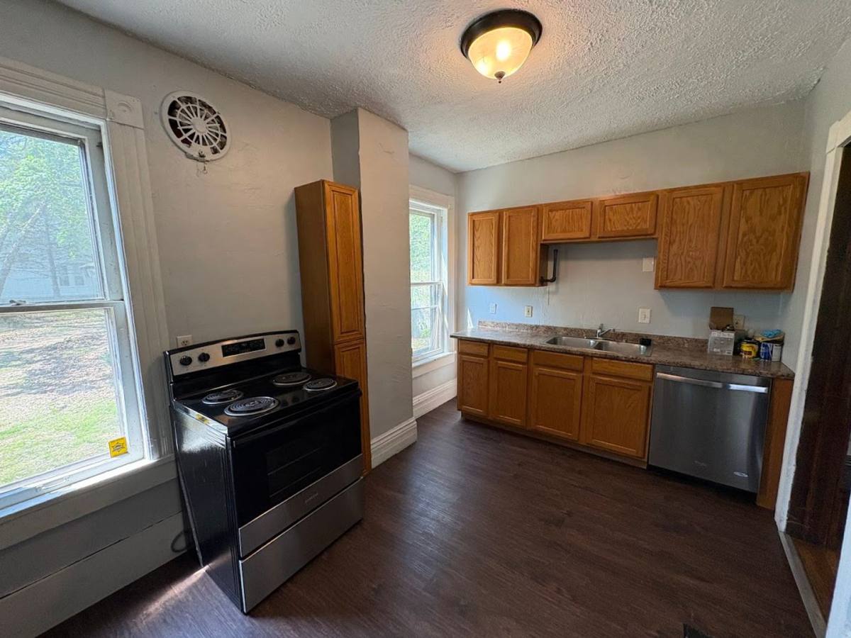 Apartment for rent at 532 Crosby St, Akron, OH 44302