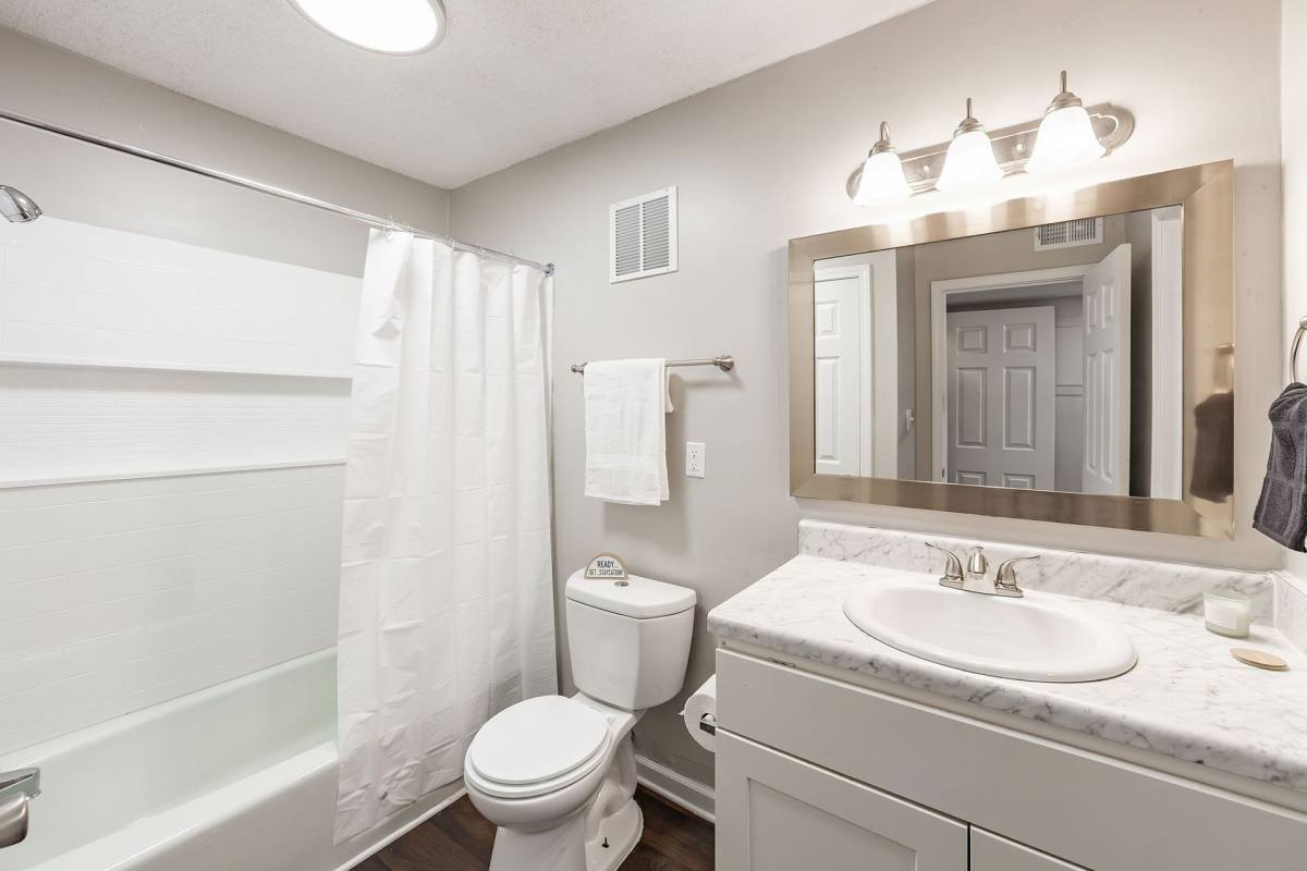 Apartment for rent at 1585 Hollywood Dr, Jackson, TN 38305