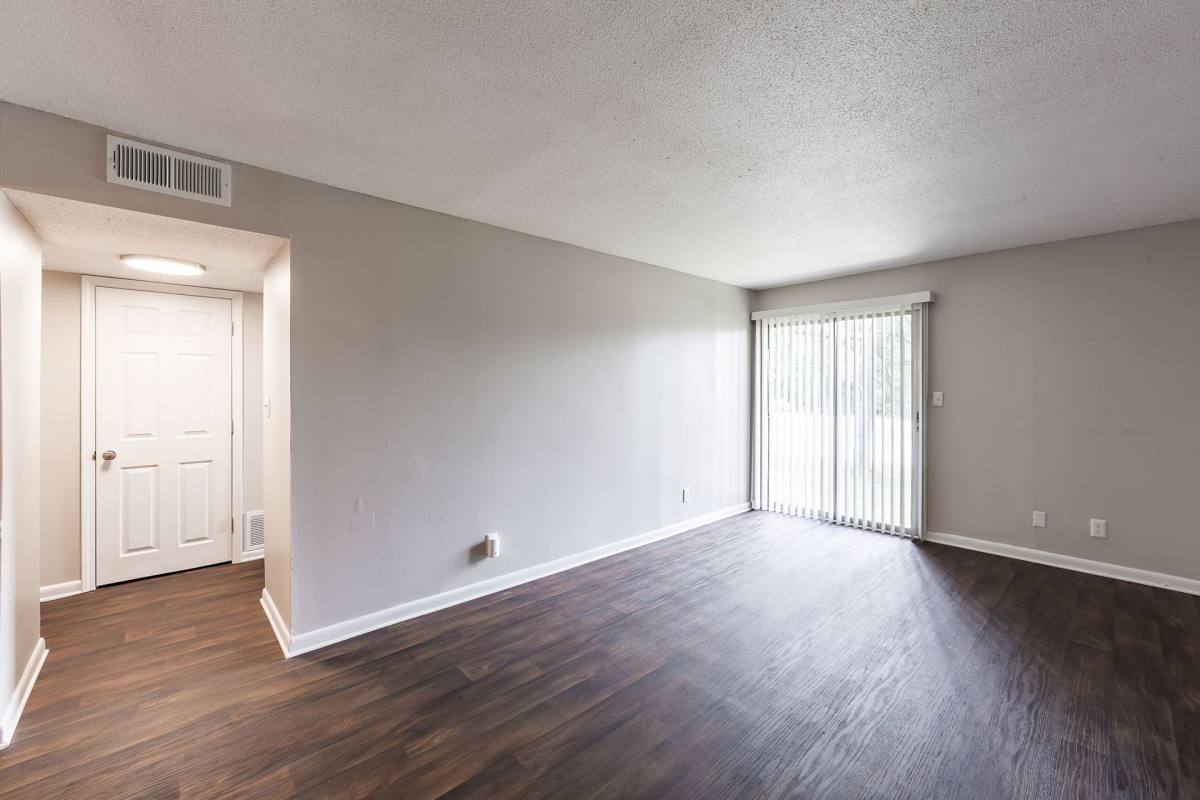 Apartment for rent at 1585 Hollywood Dr, Jackson, TN 38305