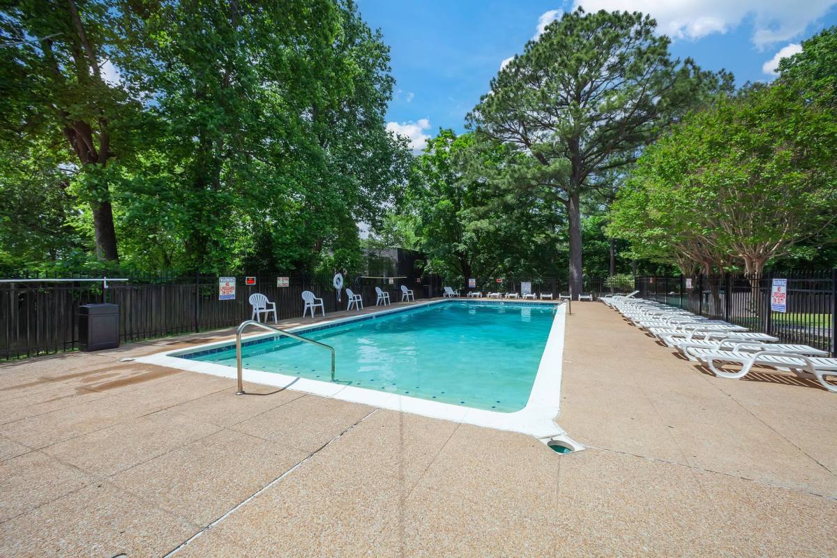 Apartment for rent at 1585 Hollywood Dr, Jackson, TN 38305