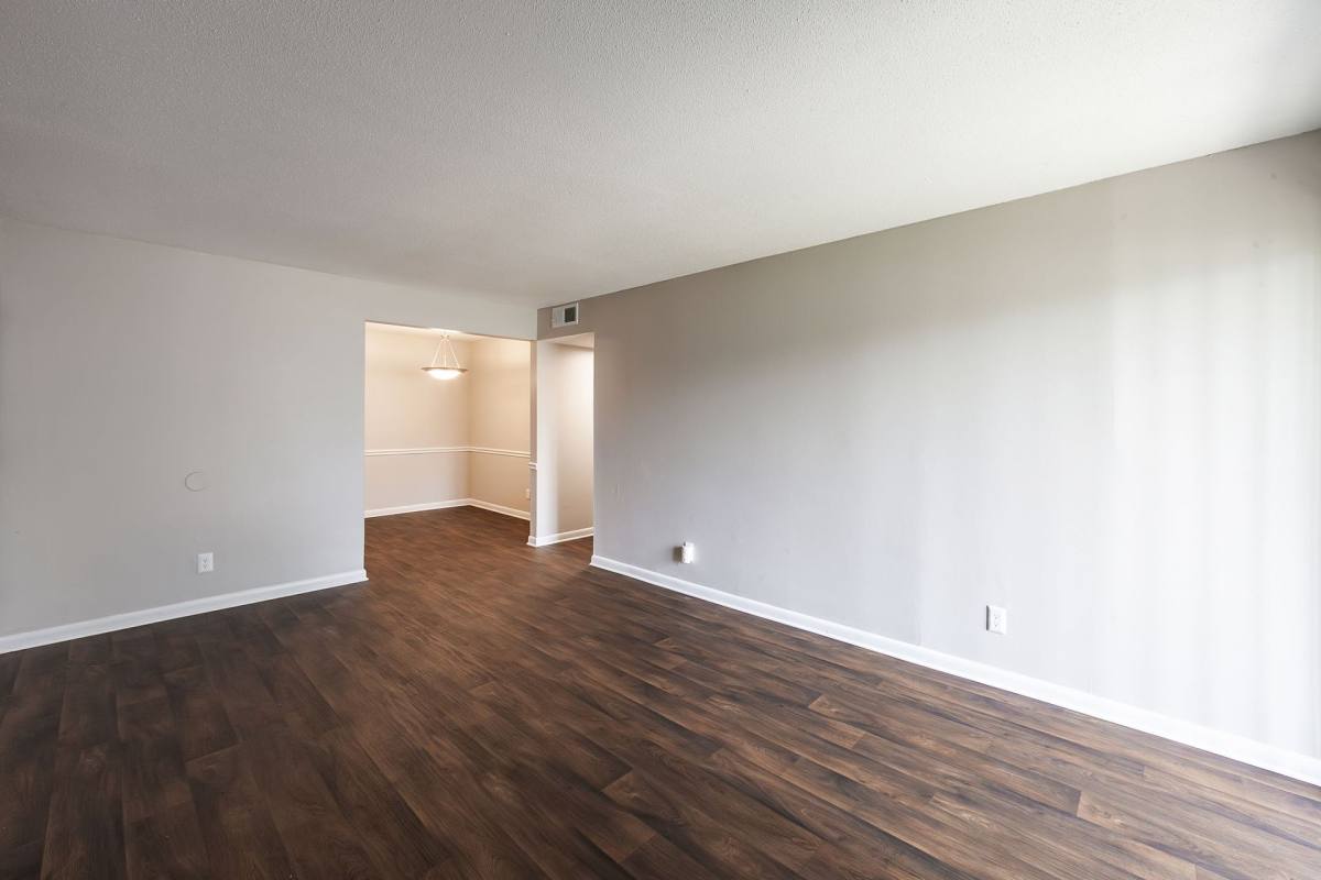 Apartment for rent at 1585 Hollywood Dr, Jackson, TN 38305