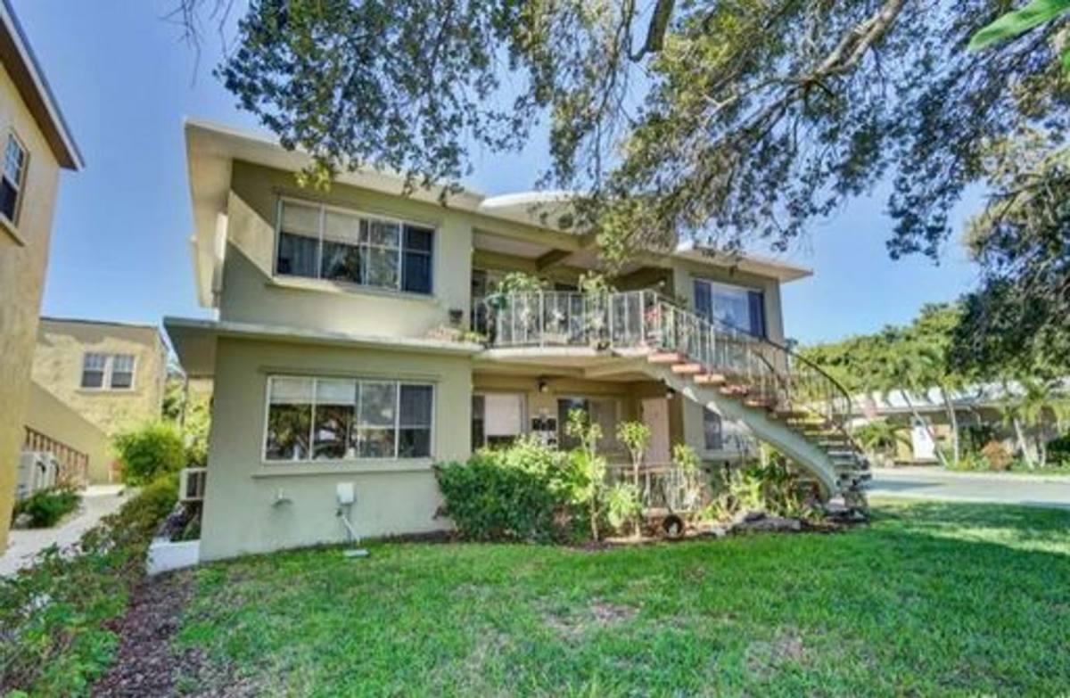 Apartment for rent at 401 S Lakeside Dr, Lake Worth Beach, FL 33460
