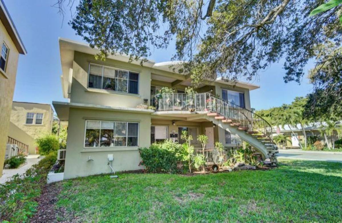 Apartment for rent at 401 S Lakeside Dr, Lake Worth Beach, FL 33460