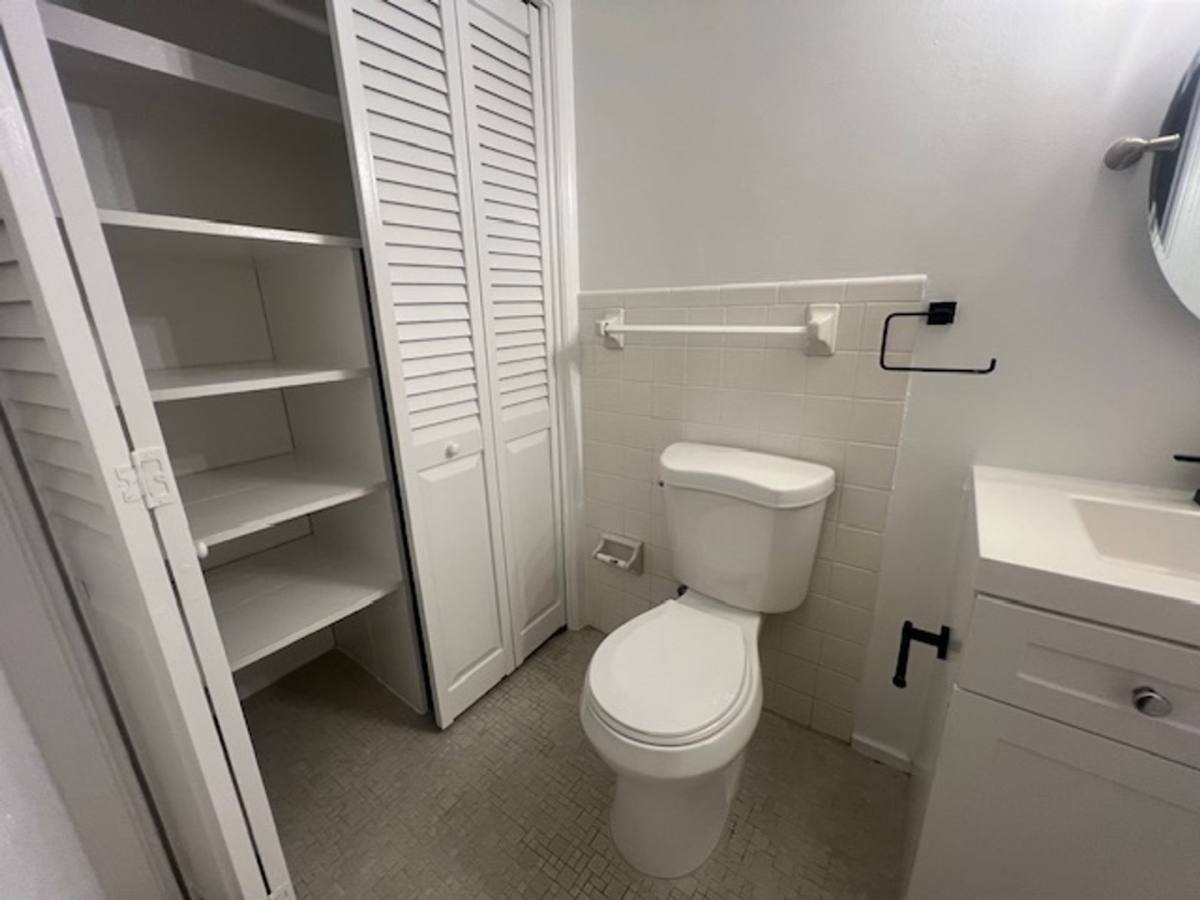 Apartment for rent at 401 S Lakeside Dr, Lake Worth Beach, FL 33460
