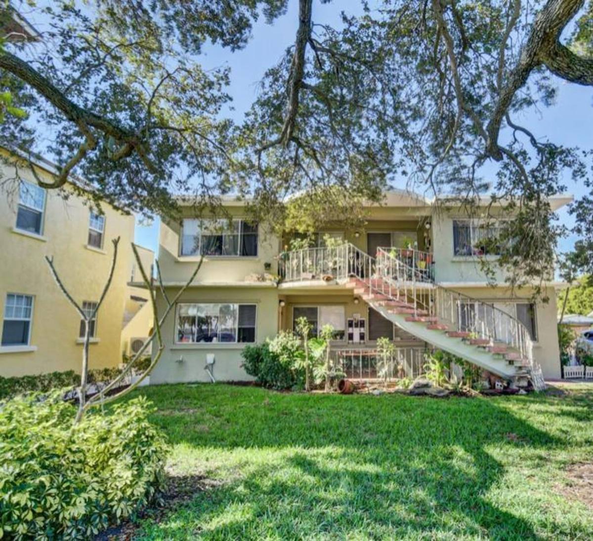 Apartment for rent at 401 S Lakeside Dr, Lake Worth Beach, FL 33460