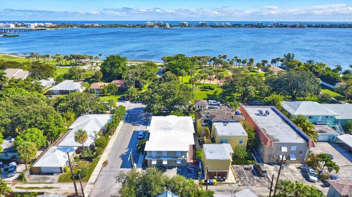 Apartment for rent at 401 S Lakeside Dr, Lake Worth Beach, FL 33460