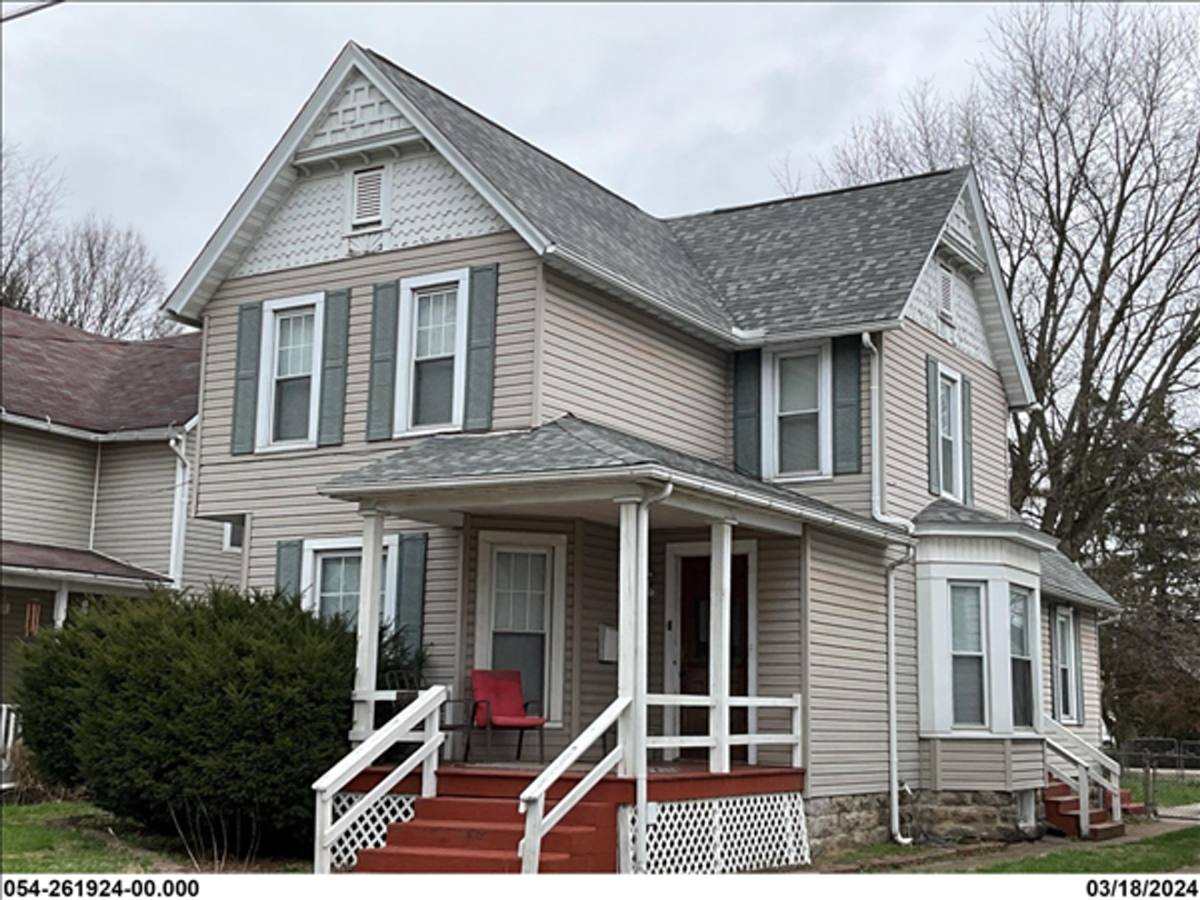 Apartment for rent at 202-204 Central Ave, Newark, OH 43055