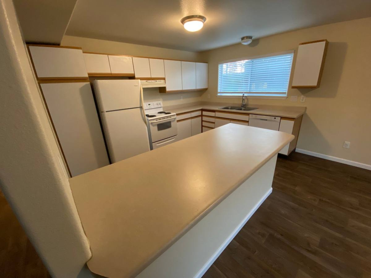 Townhouse for rent at 1625 SE N St, Grants Pass, OR 97526