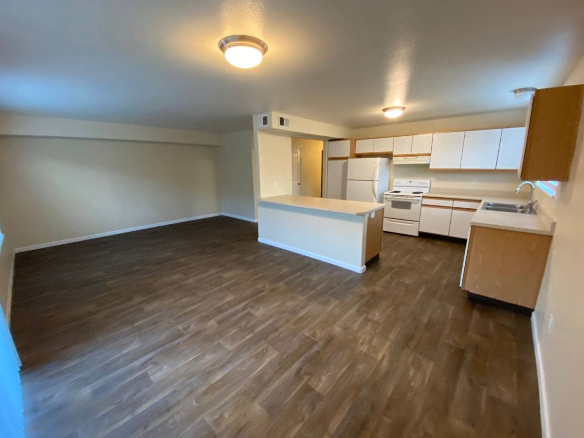 Townhouse for rent at 1625 SE N St, Grants Pass, OR 97526
