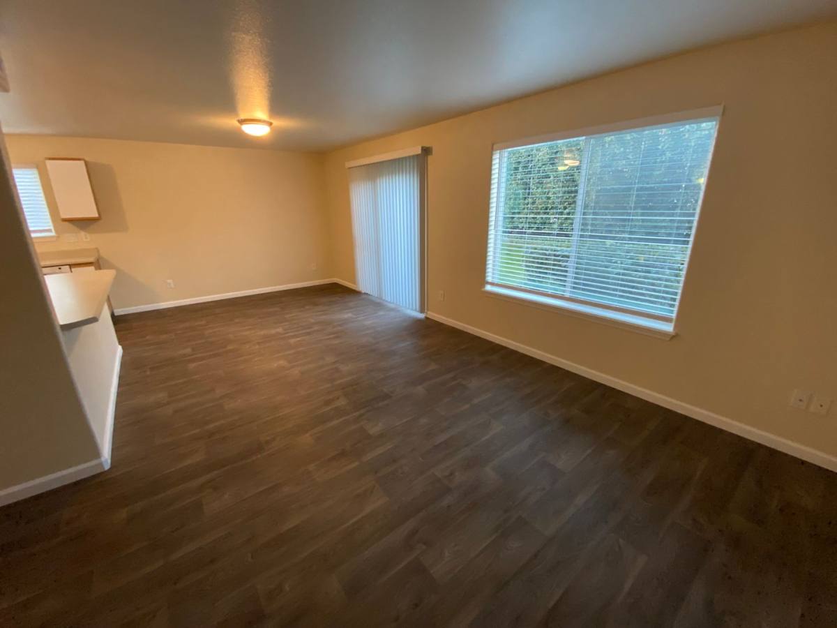 Townhouse for rent at 1625 SE N St, Grants Pass, OR 97526
