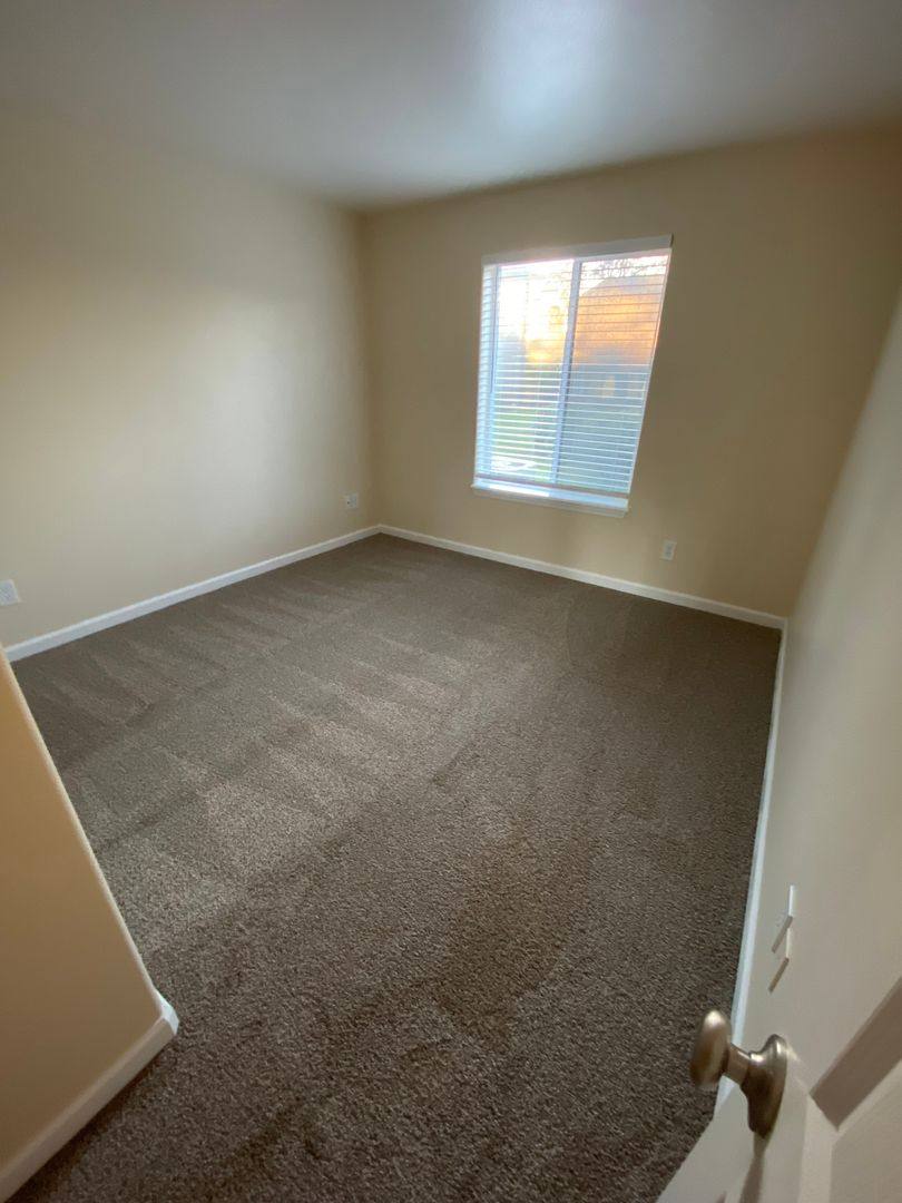 Townhouse for rent at 1625 SE N St, Grants Pass, OR 97526