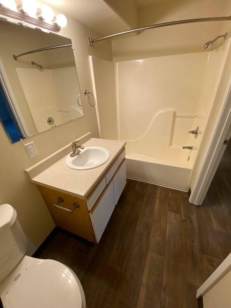 Townhouse for rent at 1625 SE N St, Grants Pass, OR 97526