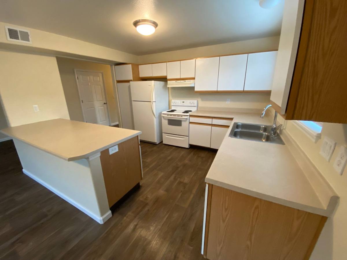 Townhouse for rent at 1625 SE N St, Grants Pass, OR 97526