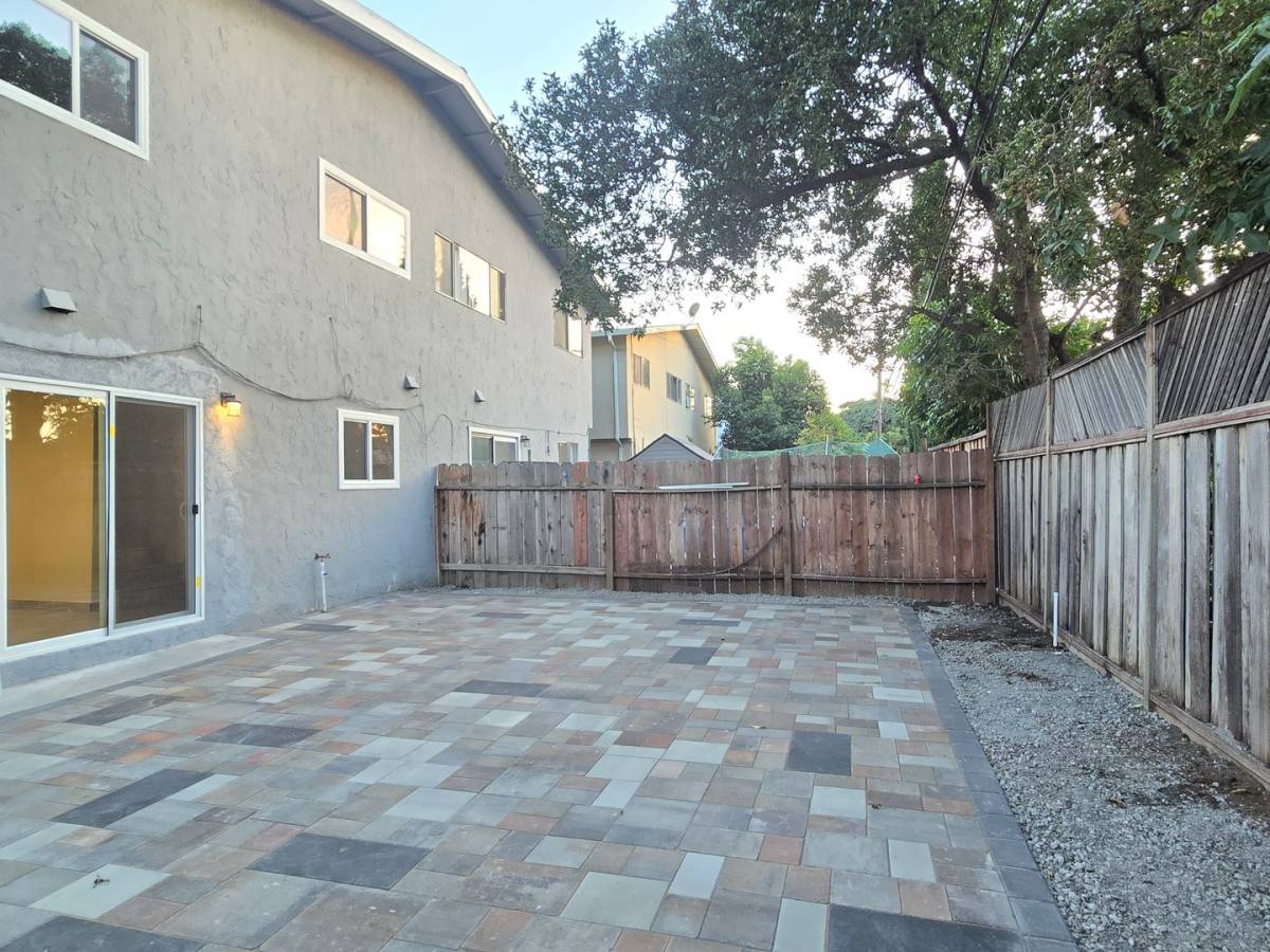 Apartment for rent at 1365 Stanwood Dr, San Jose, CA 95118