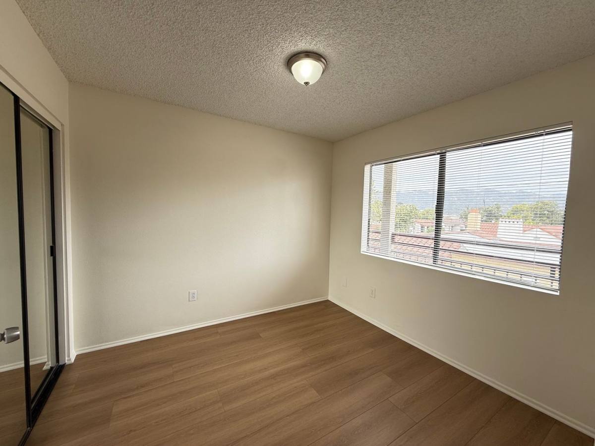 Apartment for rent at 541 Ivy St, Glendale, CA 91204