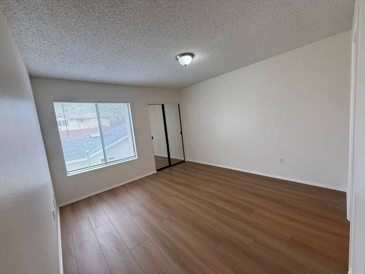 Apartment for rent at 541 Ivy St, Glendale, CA 91204