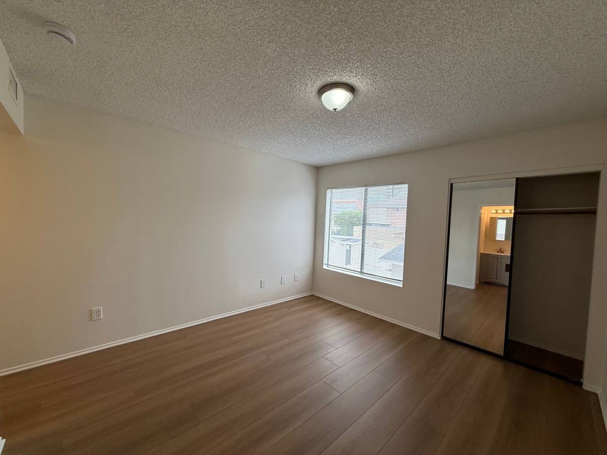 Apartment for rent at 541 Ivy St, Glendale, CA 91204