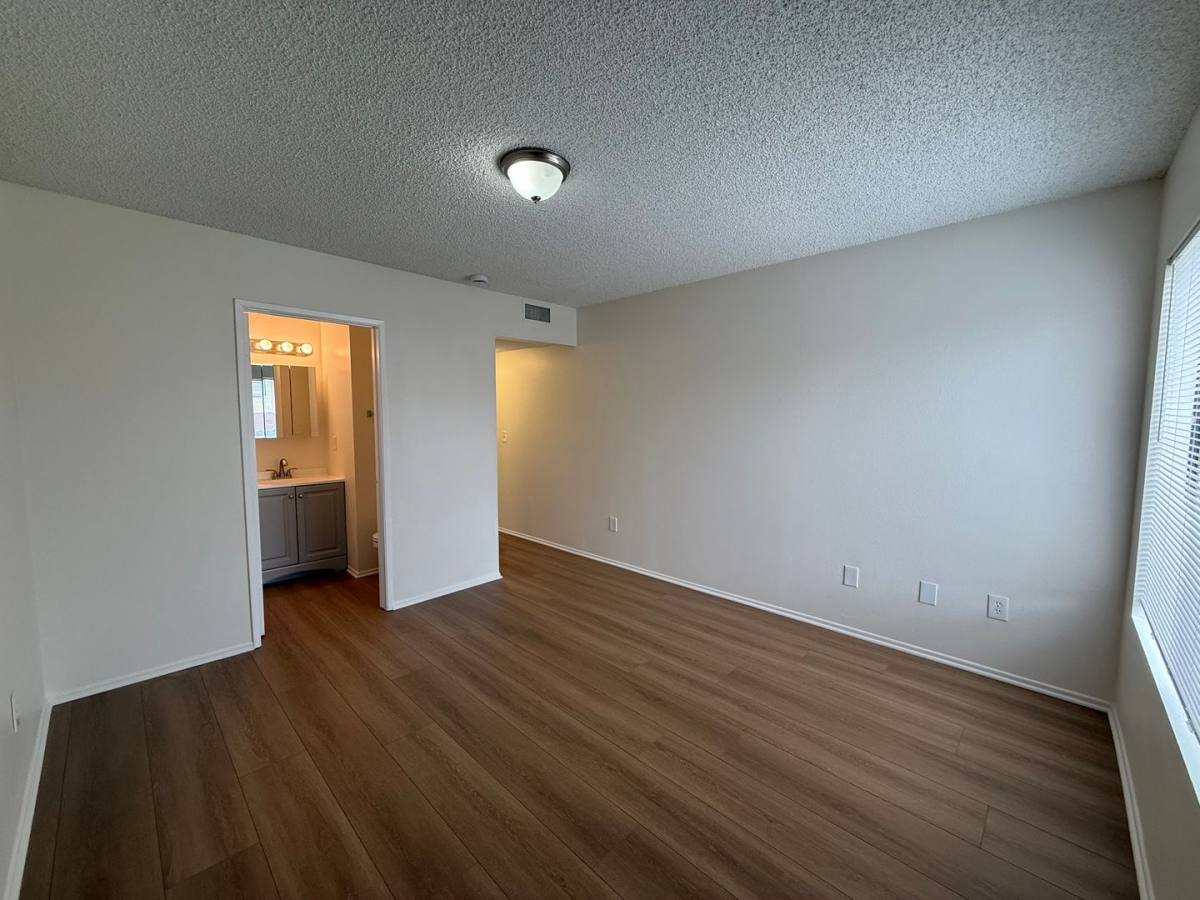 Apartment for rent at 541 Ivy St, Glendale, CA 91204