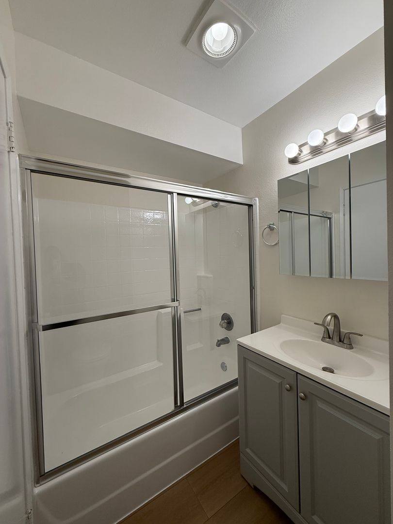 Apartment for rent at 541 Ivy St, Glendale, CA 91204