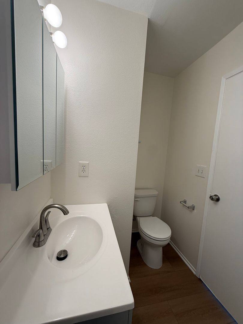 Apartment for rent at 541 Ivy St, Glendale, CA 91204