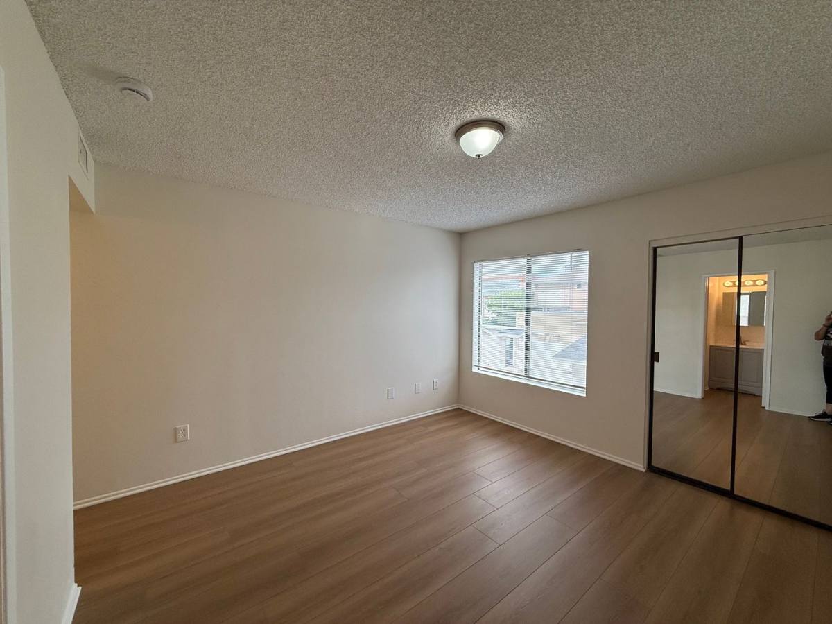 Apartment for rent at 541 Ivy St, Glendale, CA 91204