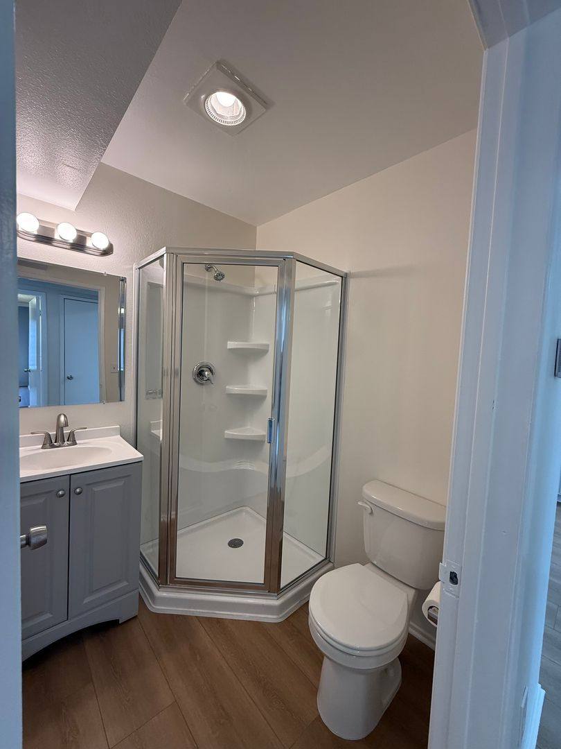 Apartment for rent at 541 Ivy St, Glendale, CA 91204