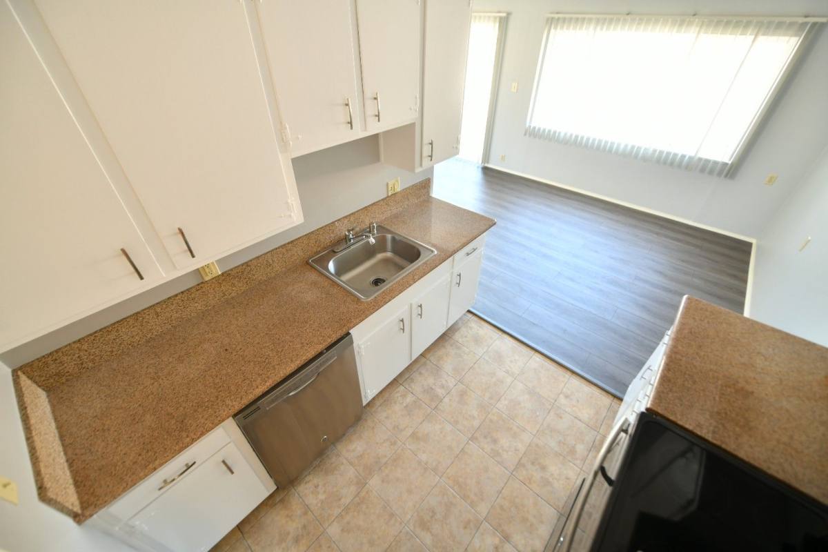 Apartment for rent at 1553 Alice St, Oakland, CA 94612