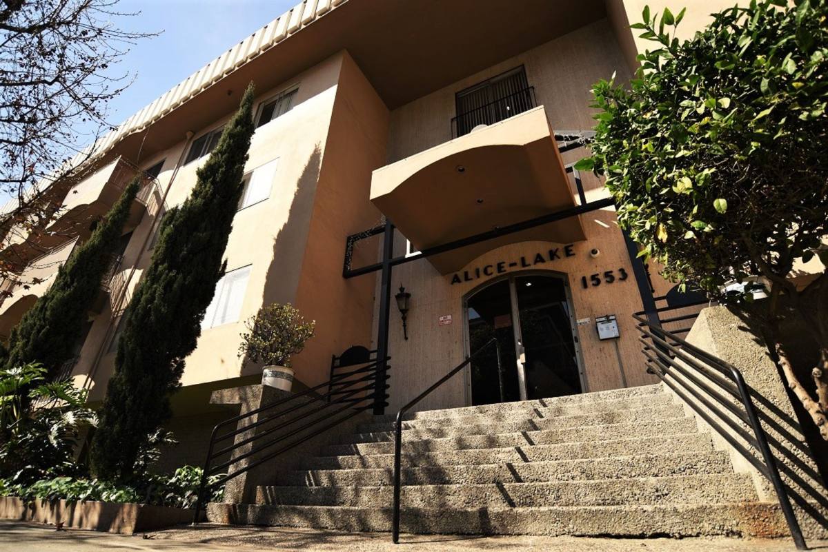 Apartment for rent at 1553 Alice St, Oakland, CA 94612