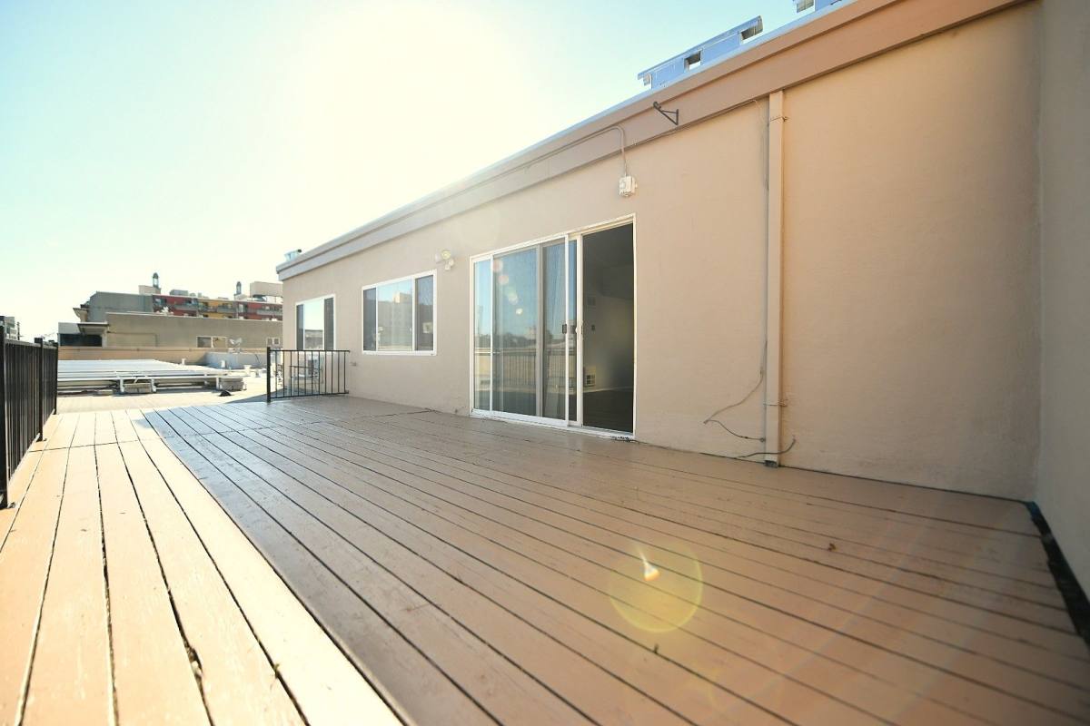 Apartment for rent at 1553 Alice St, Oakland, CA 94612