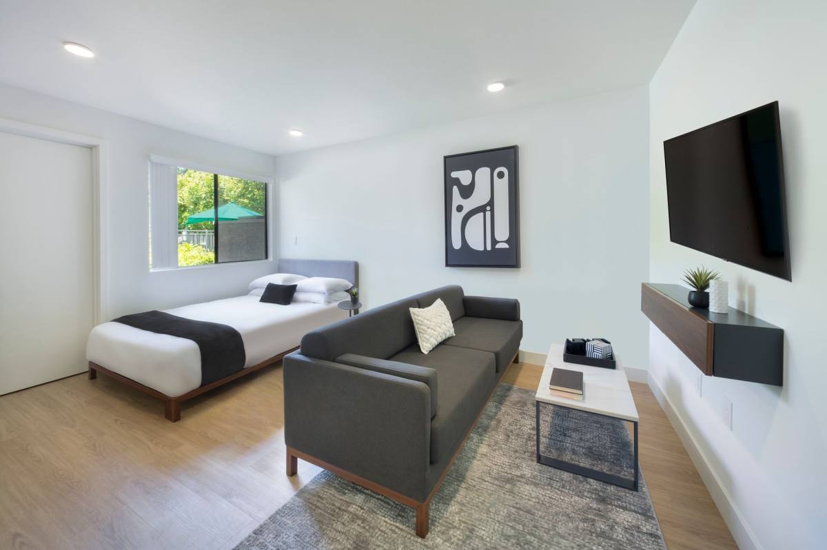 Apartment for rent at 7810 Topanga Canyon Blvd, Canoga Park, CA 91304