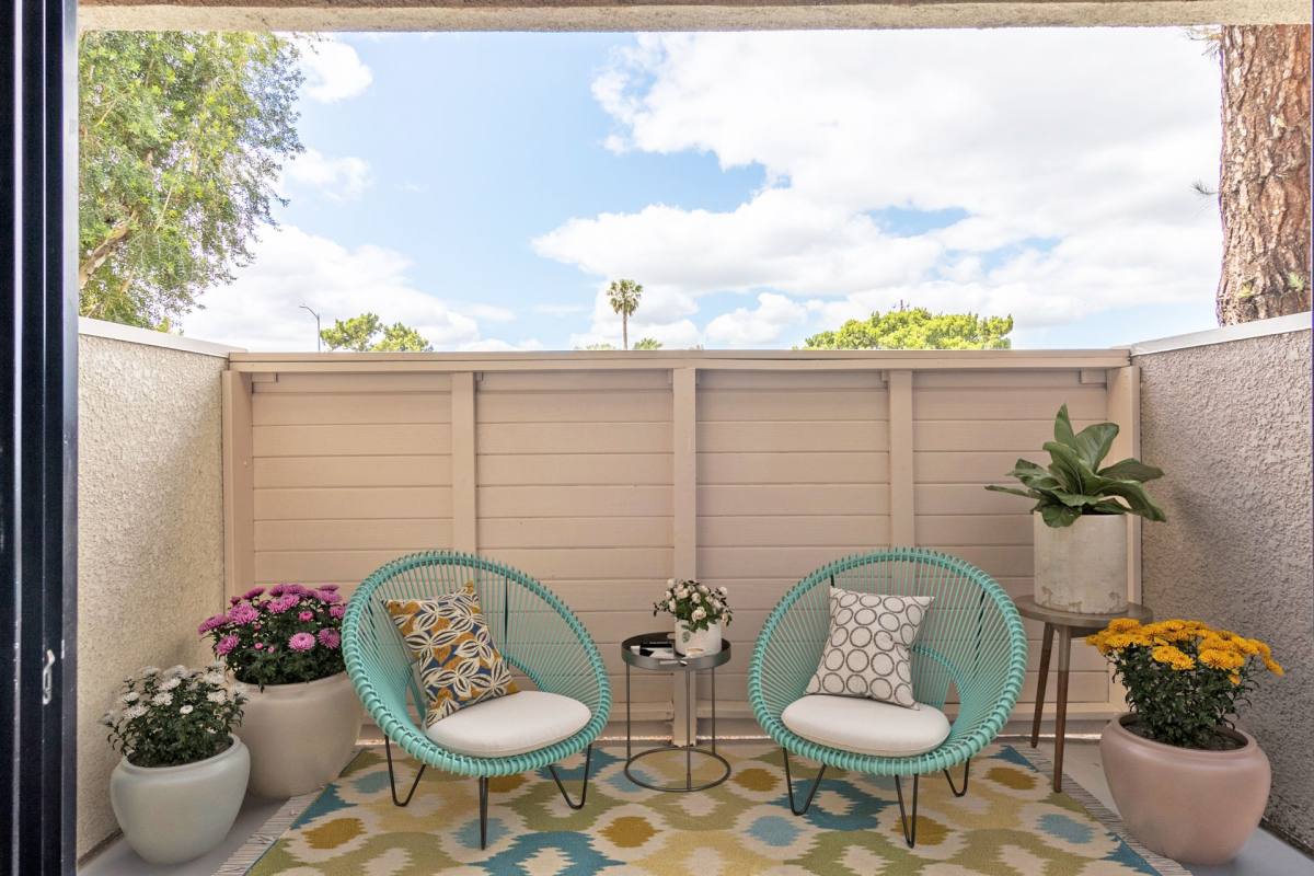 Apartment for rent at 7810 Topanga Canyon Blvd, Canoga Park, CA 91304