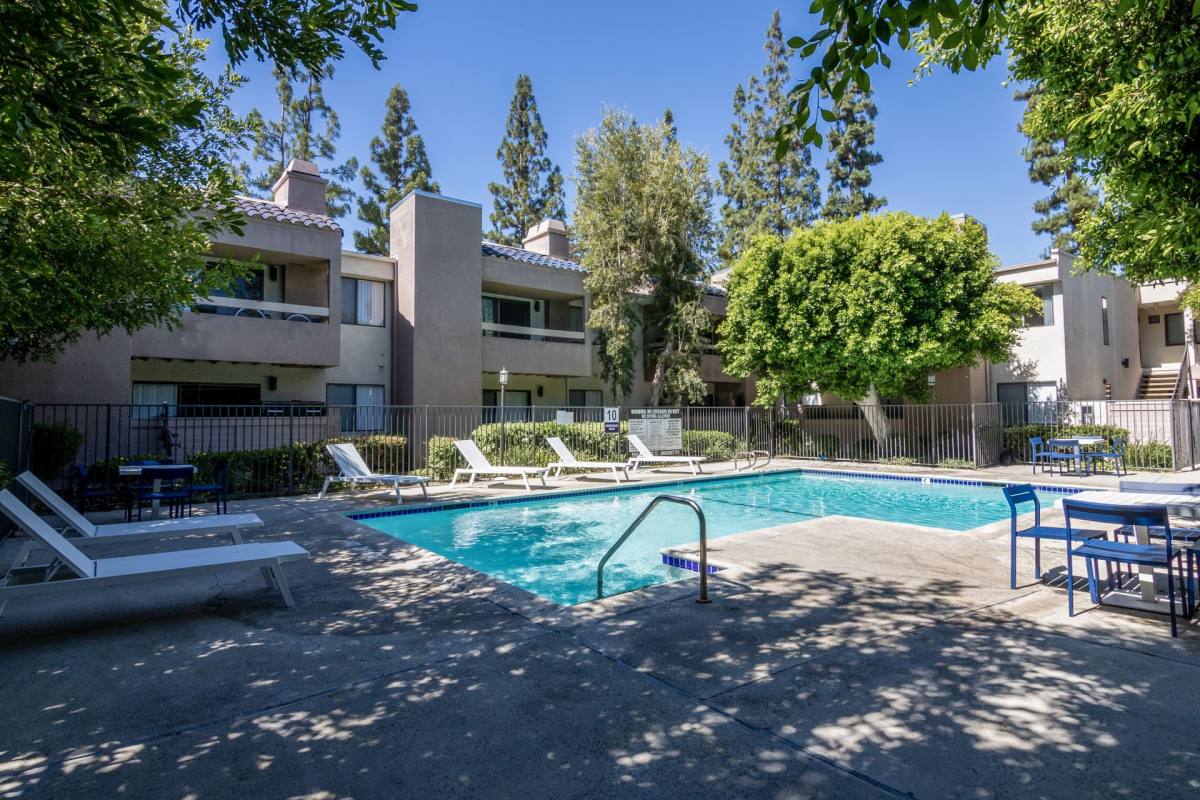 Apartment for rent at 7810 Topanga Canyon Blvd, Canoga Park, CA 91304