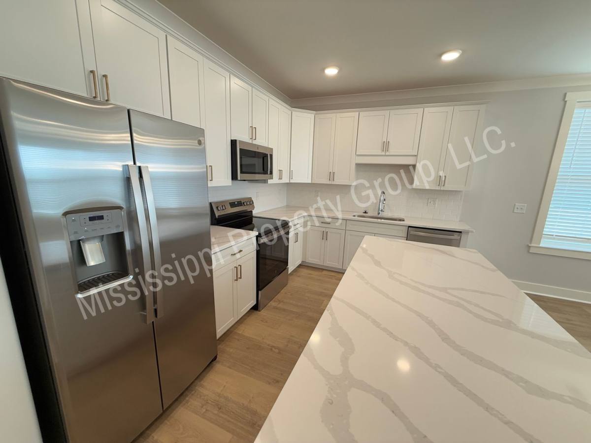Townhouse for rent at 611 Miramar Lane, Oxford, MS 38655