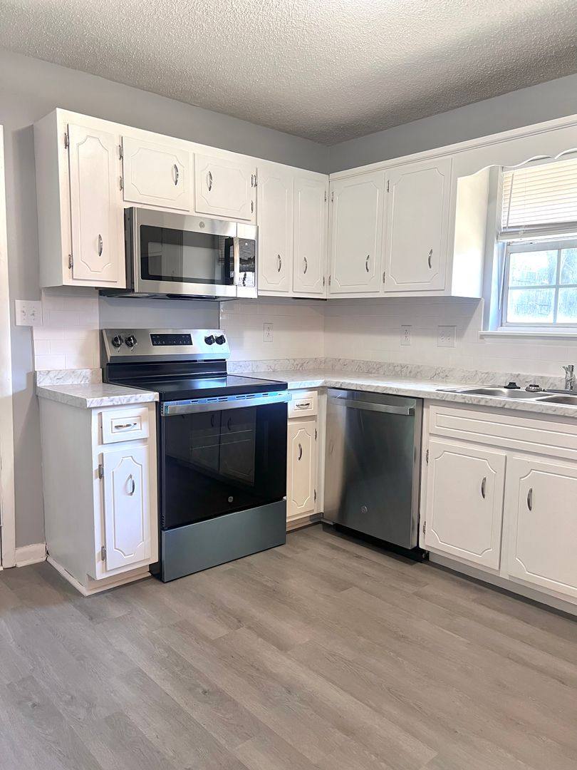 Apartment for rent at 211 Chapel St, Clarksville, TN 37042